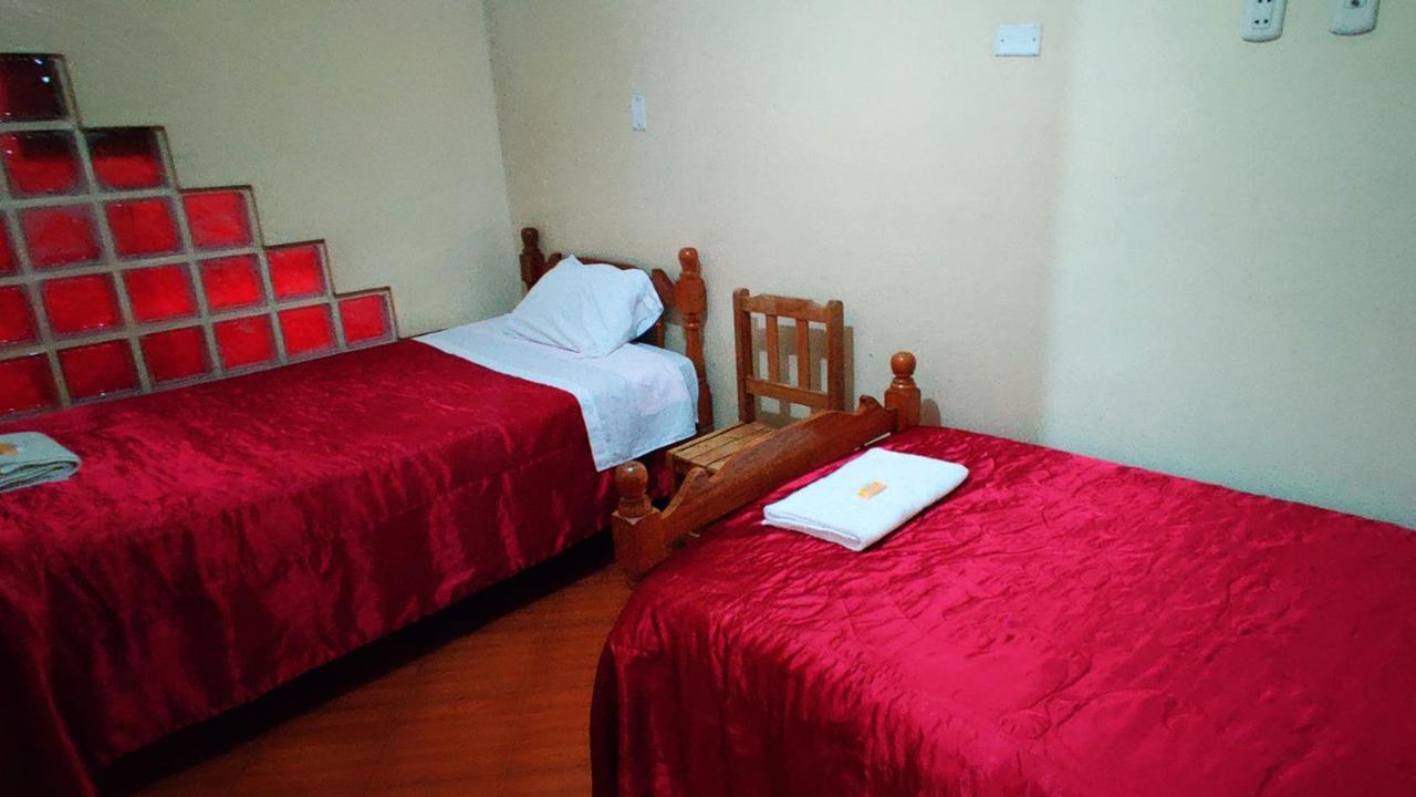 Lhotse Hostel B&B Уарас Екстер'єр фото