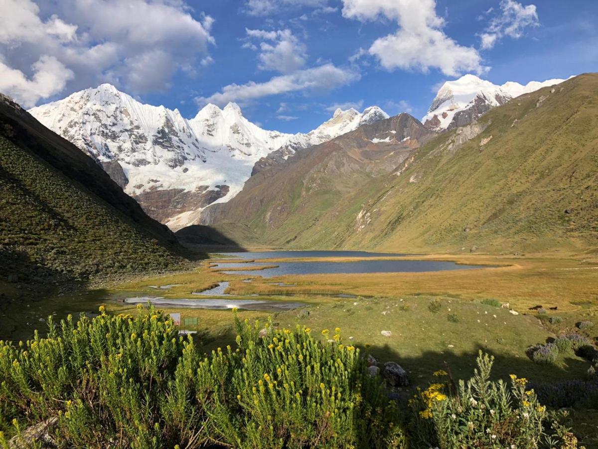 Lhotse Hostel B&B Уарас Екстер'єр фото