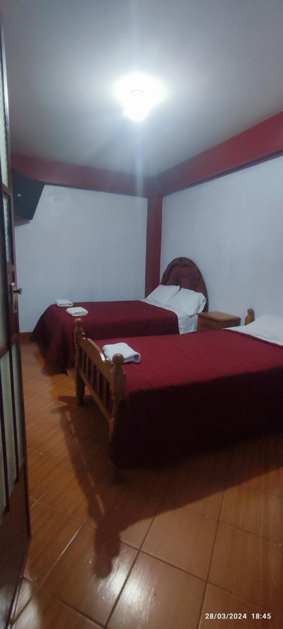 Lhotse Hostel B&B Уарас Екстер'єр фото