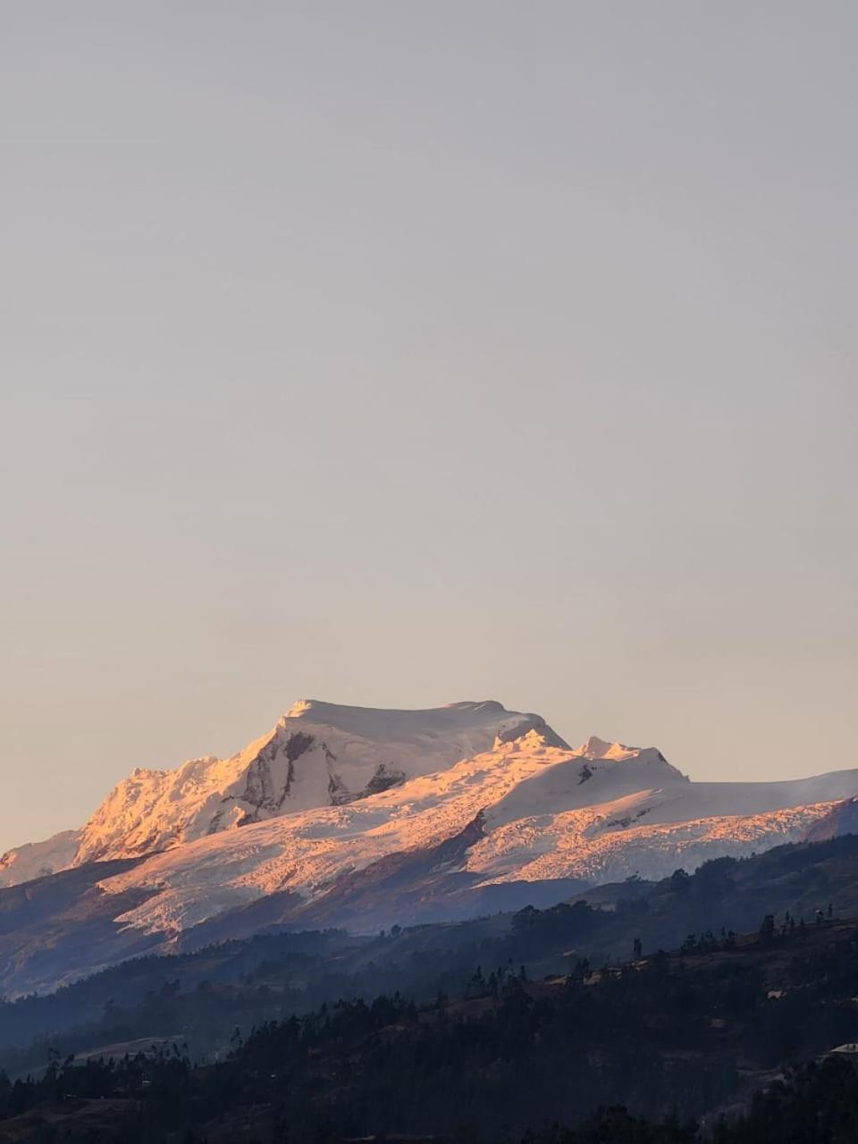 Lhotse Hostel B&B Уарас Екстер'єр фото