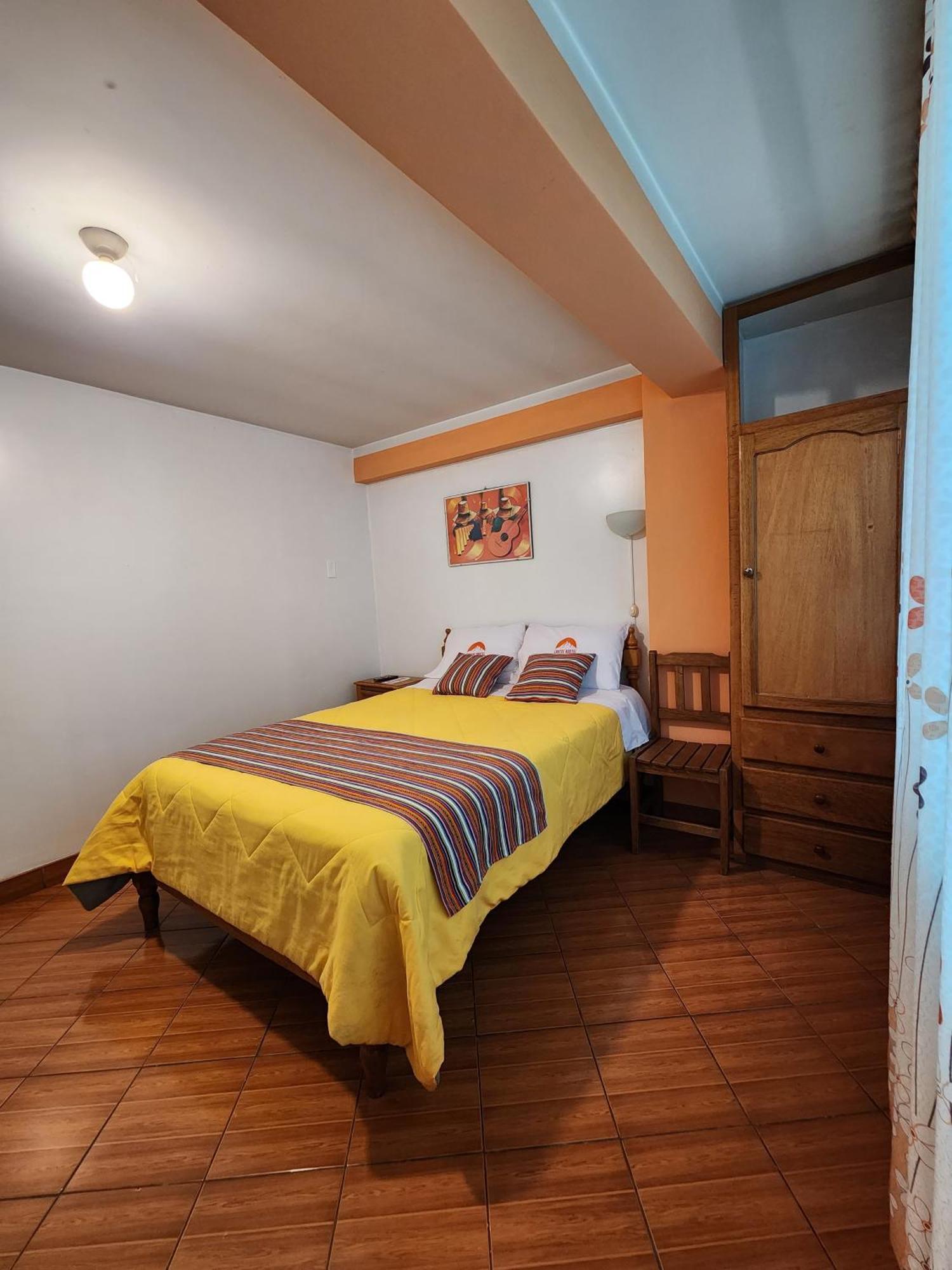 Lhotse Hostel B&B Уарас Екстер'єр фото