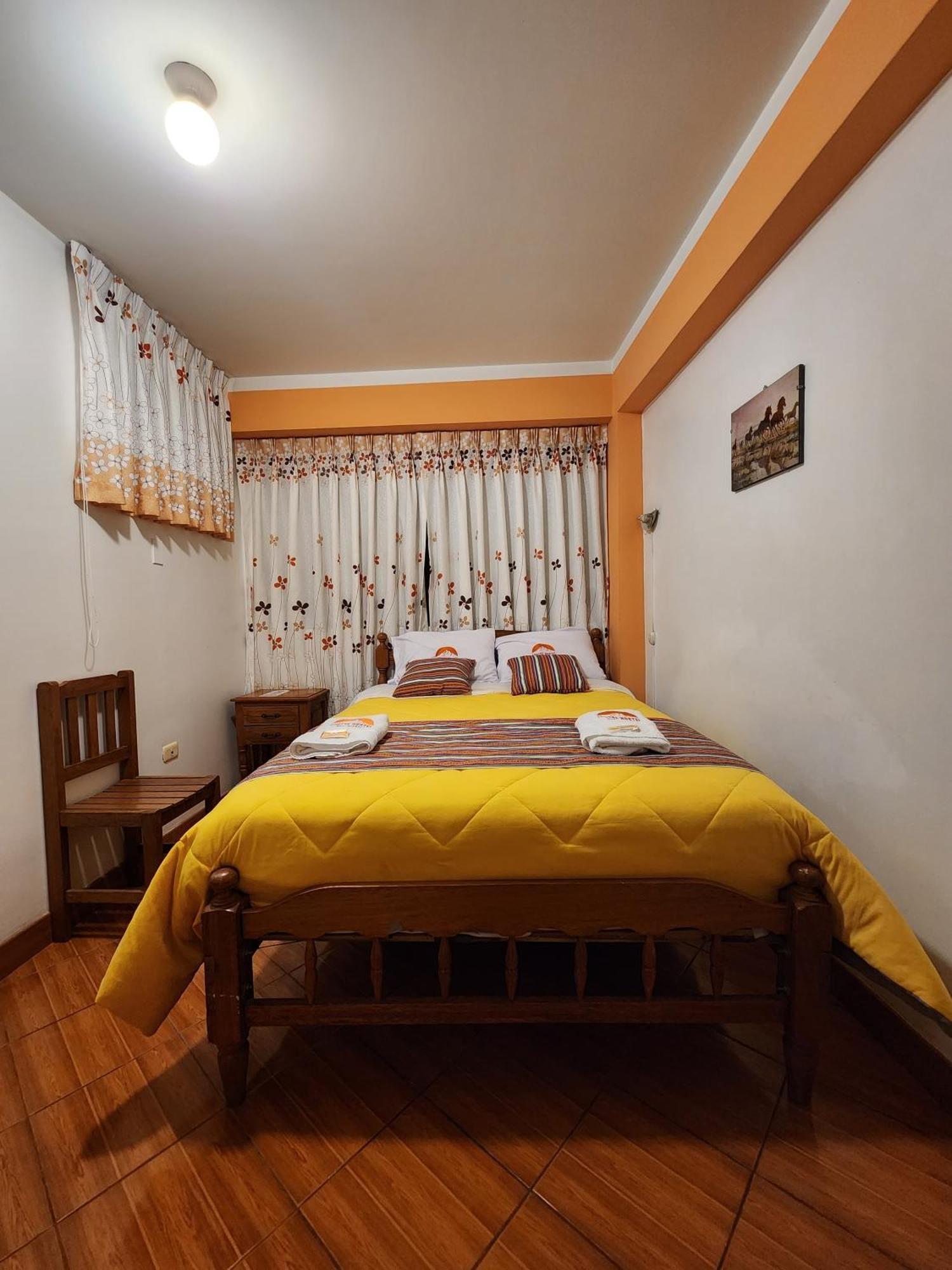 Lhotse Hostel B&B Уарас Екстер'єр фото