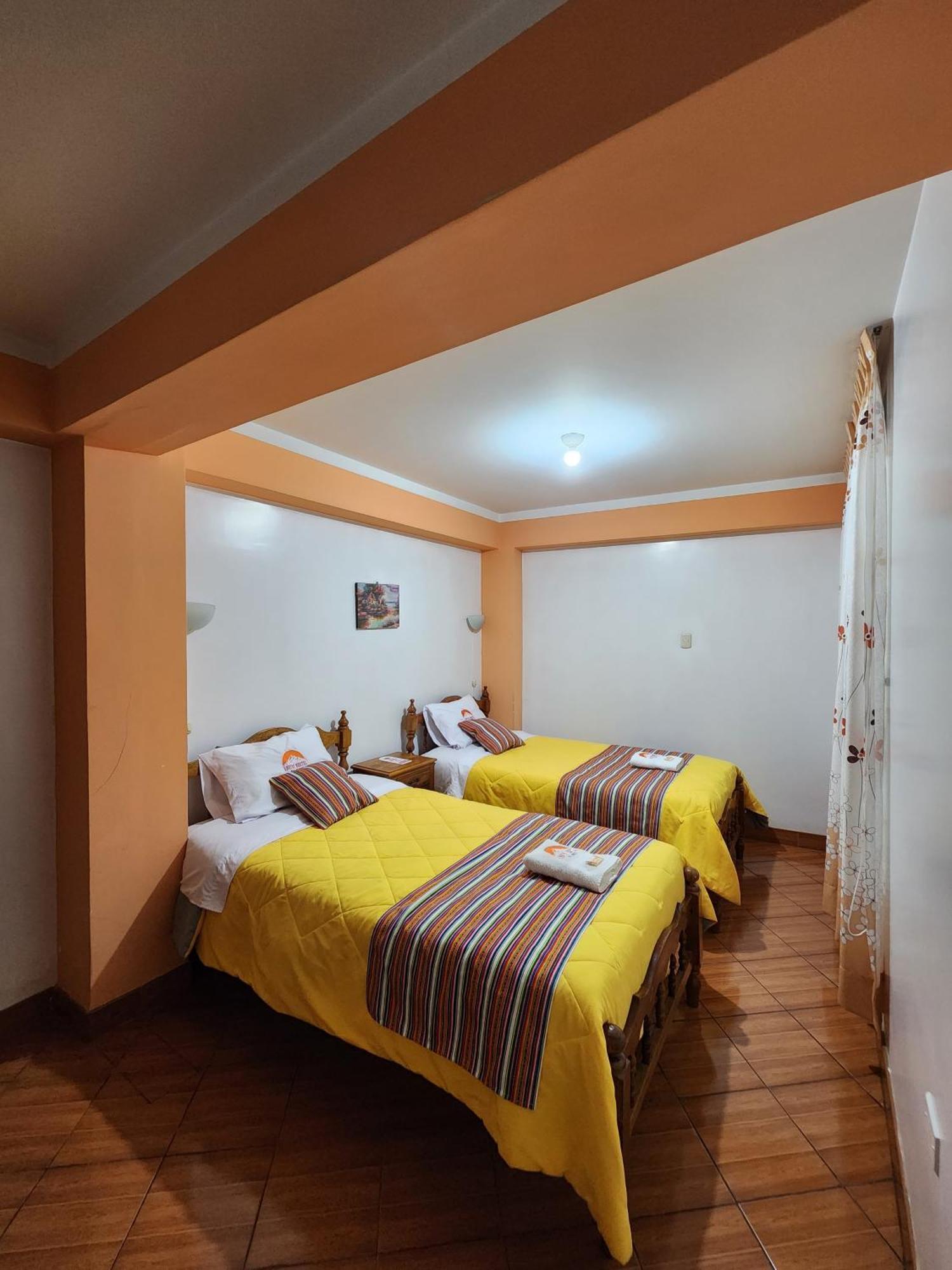 Lhotse Hostel B&B Уарас Екстер'єр фото