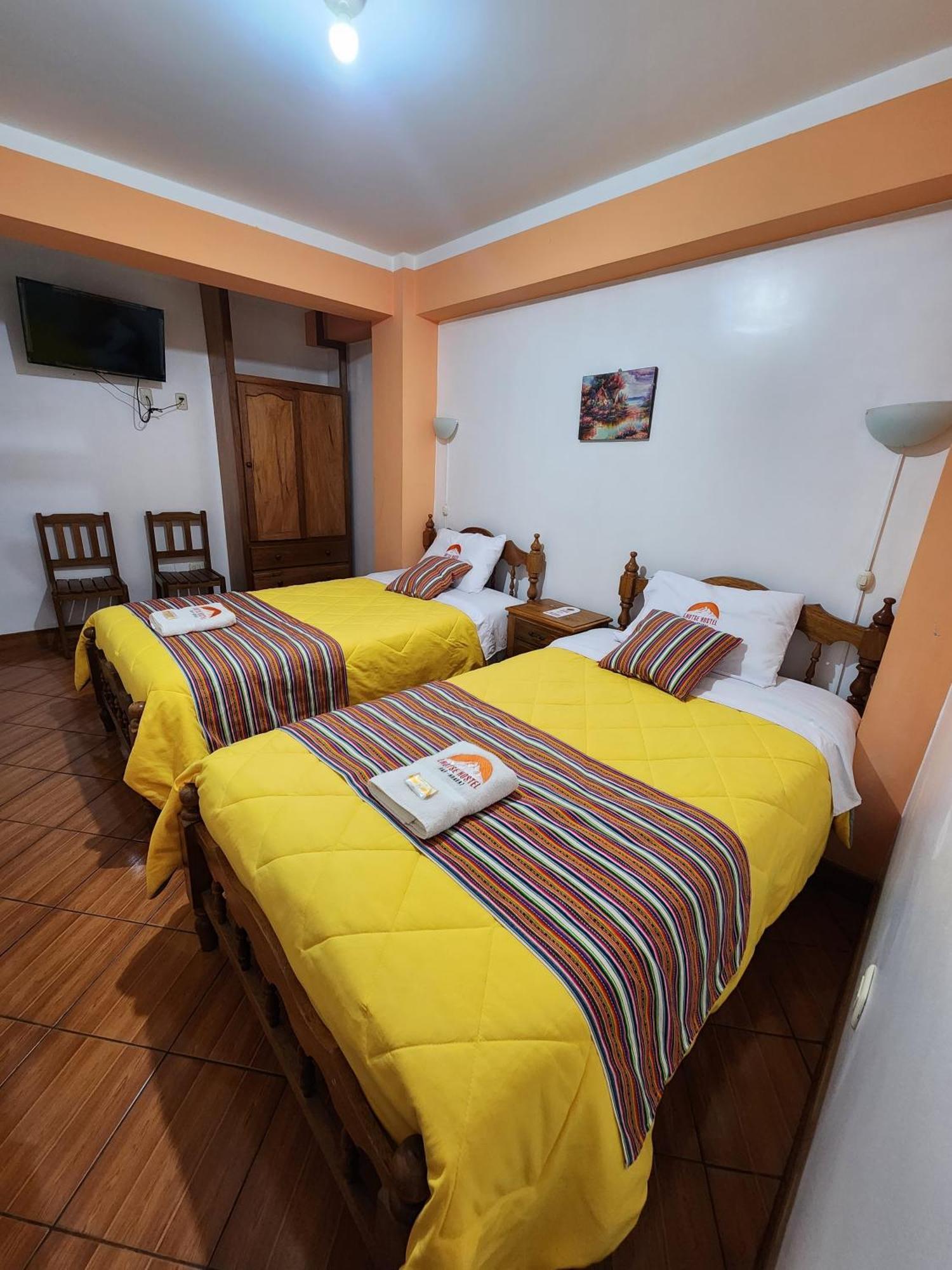 Lhotse Hostel B&B Уарас Екстер'єр фото