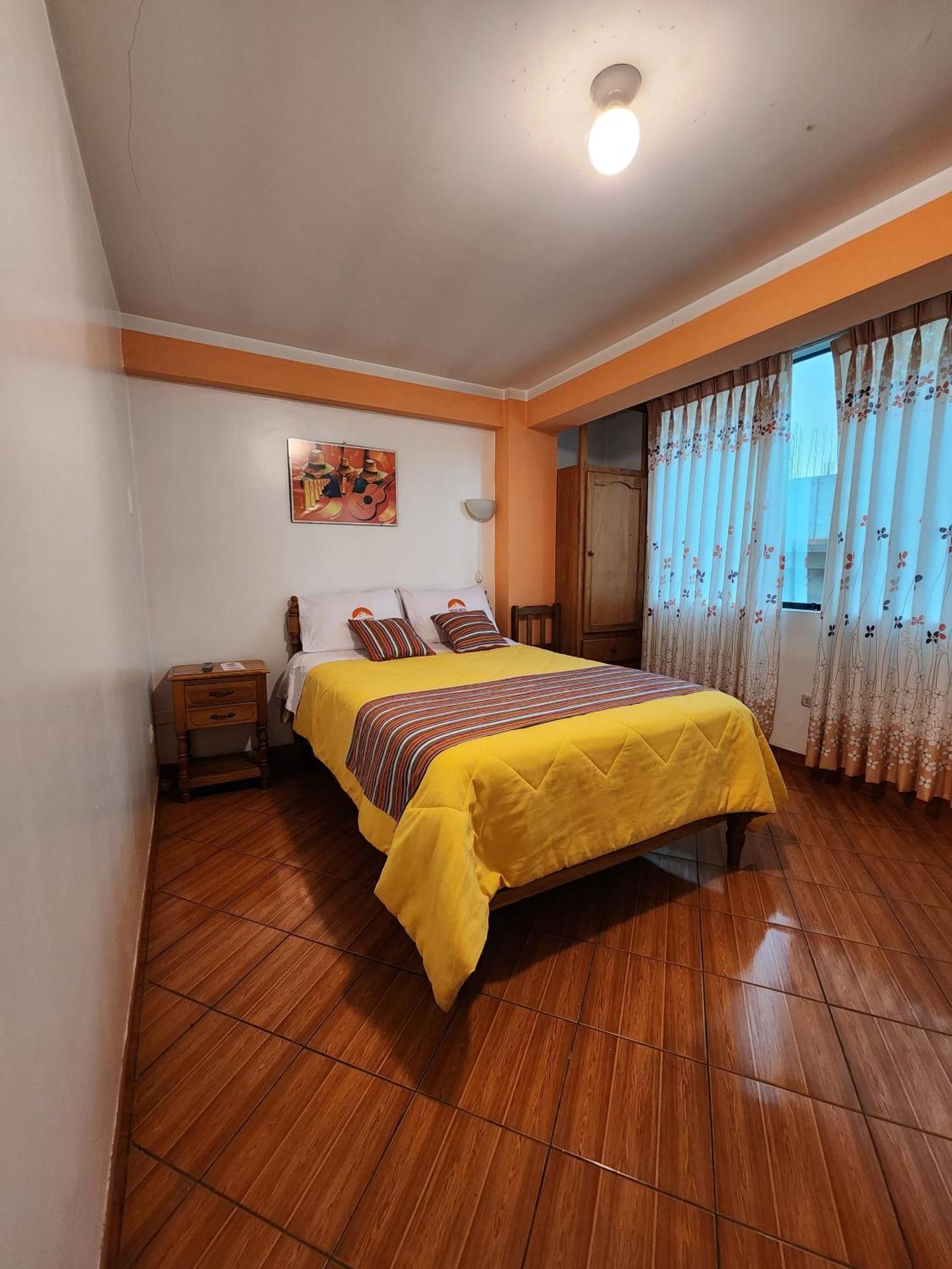 Lhotse Hostel B&B Уарас Екстер'єр фото