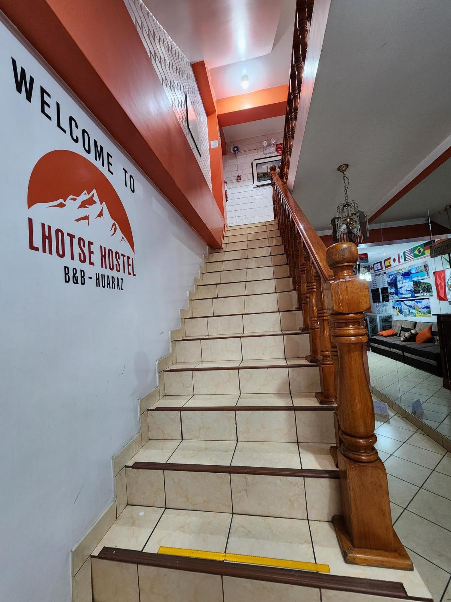 Lhotse Hostel B&B Уарас Екстер'єр фото