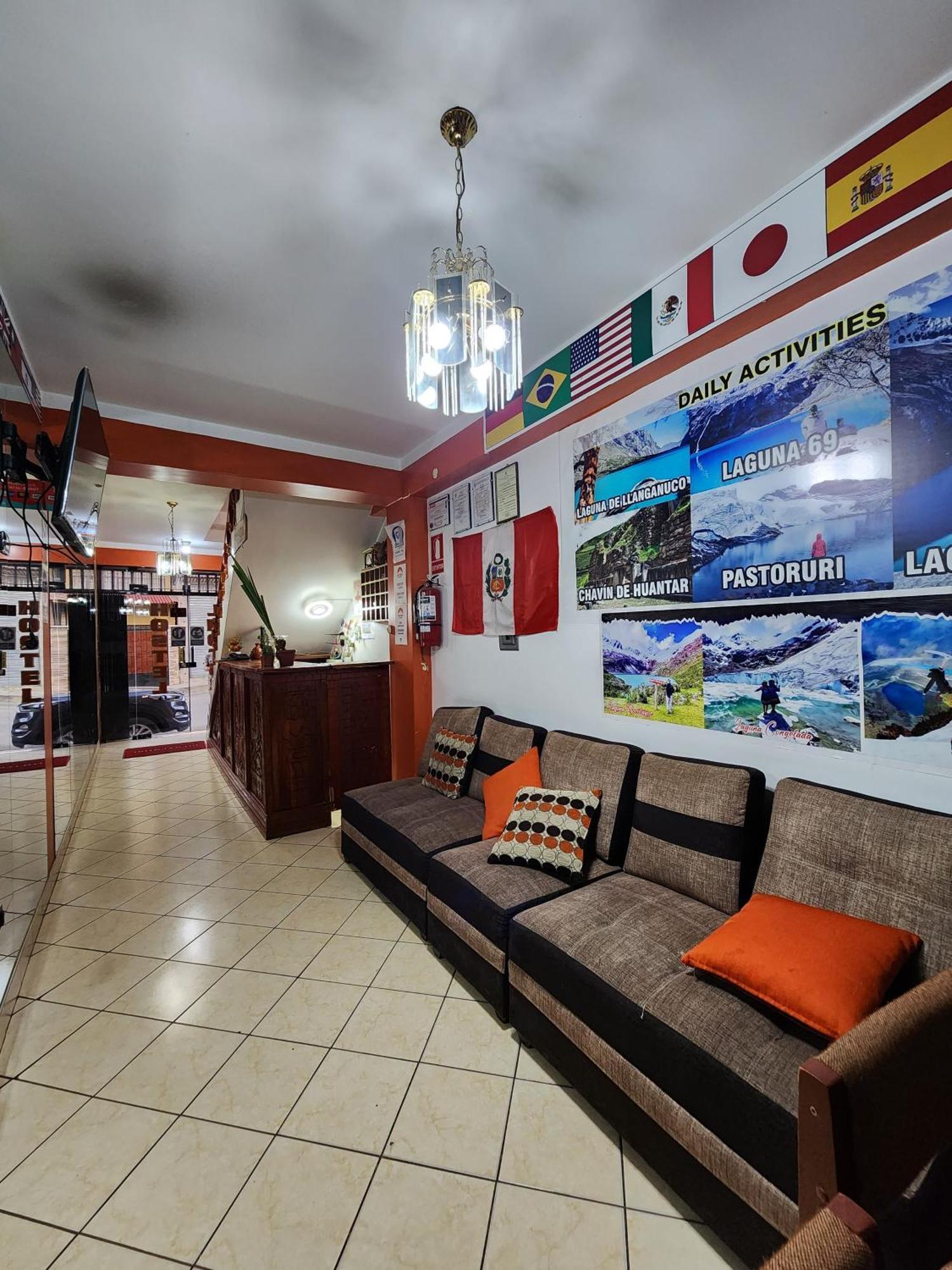 Lhotse Hostel B&B Уарас Екстер'єр фото