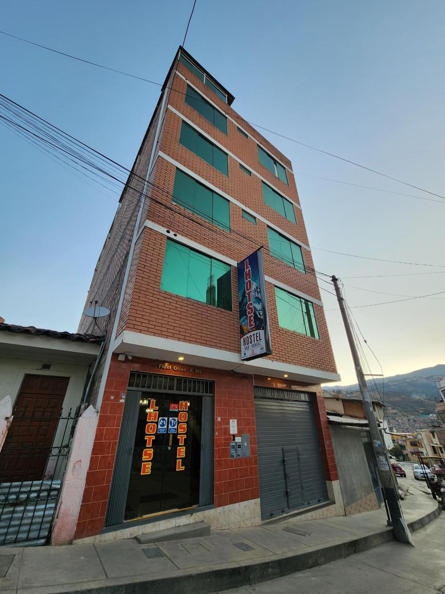 Lhotse Hostel B&B Уарас Екстер'єр фото