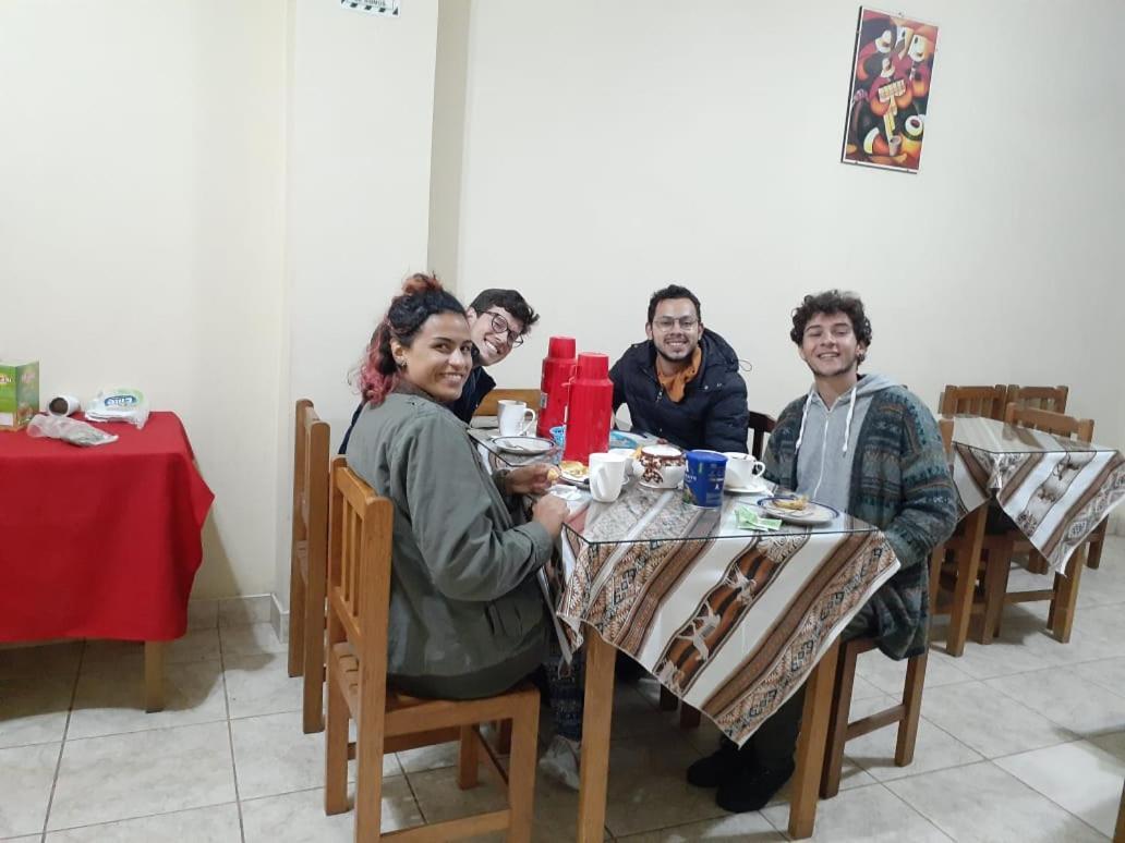 Lhotse Hostel B&B Уарас Екстер'єр фото