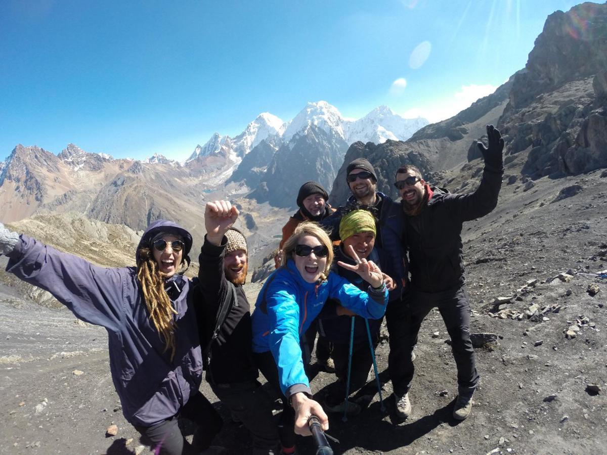 Lhotse Hostel B&B Уарас Екстер'єр фото
